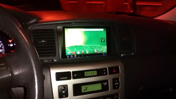 Un autoradio Android dans une voiture
