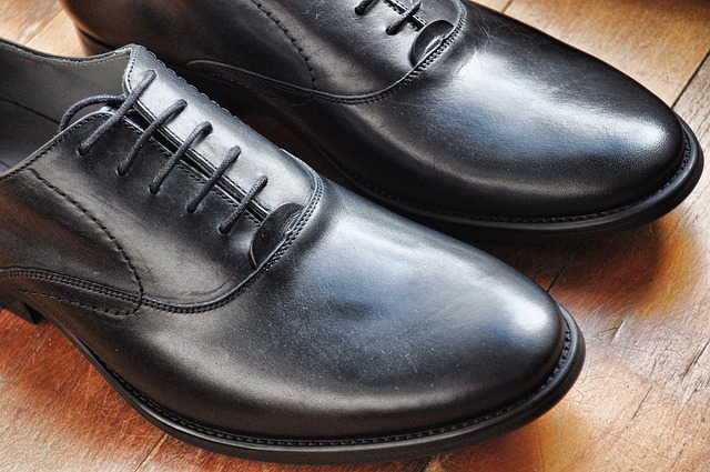chaussures noires cirées