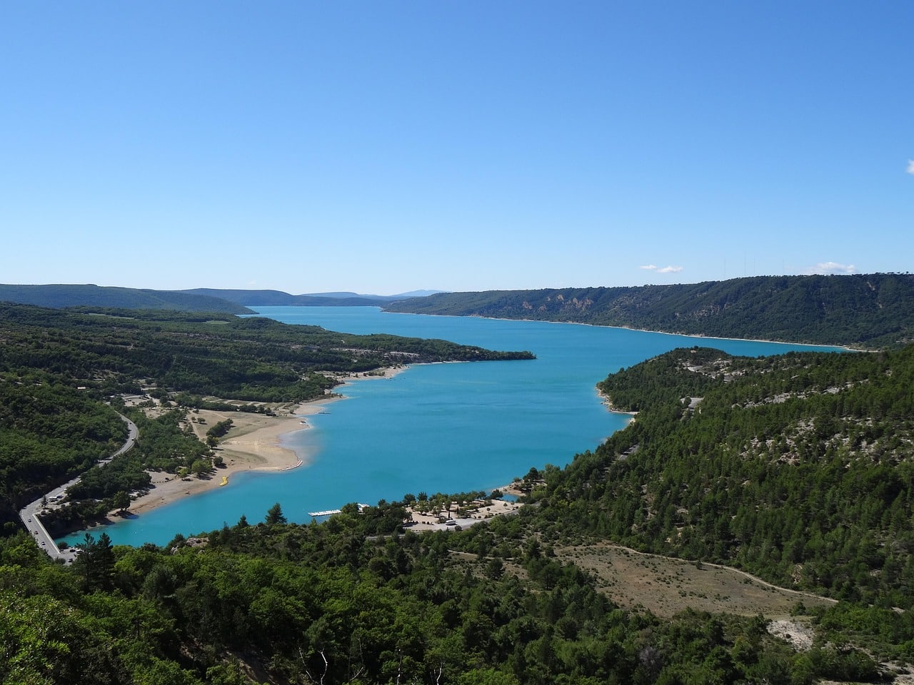 Où partir en avril en France pour pas cher?